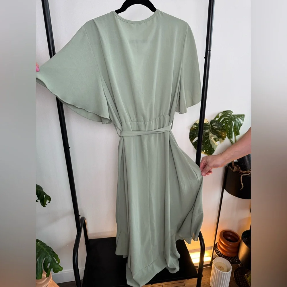 Elegant Sage Green Midi Dress - Picture 3 of 3